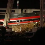 Vlak v Španielsku išiel pred zrážkou najmenej 160 km/h. Počet obetí stúpol na 69