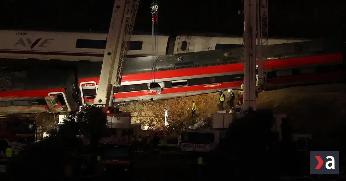 Vlak v Španielsku išiel pred zrážkou najmenej 160 km/h. Počet obetí stúpol na 69