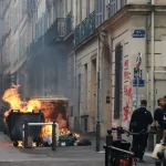 Vo Francúzsku eskaluje napätie, študenti protestujú, polícia hlási stovky zranených