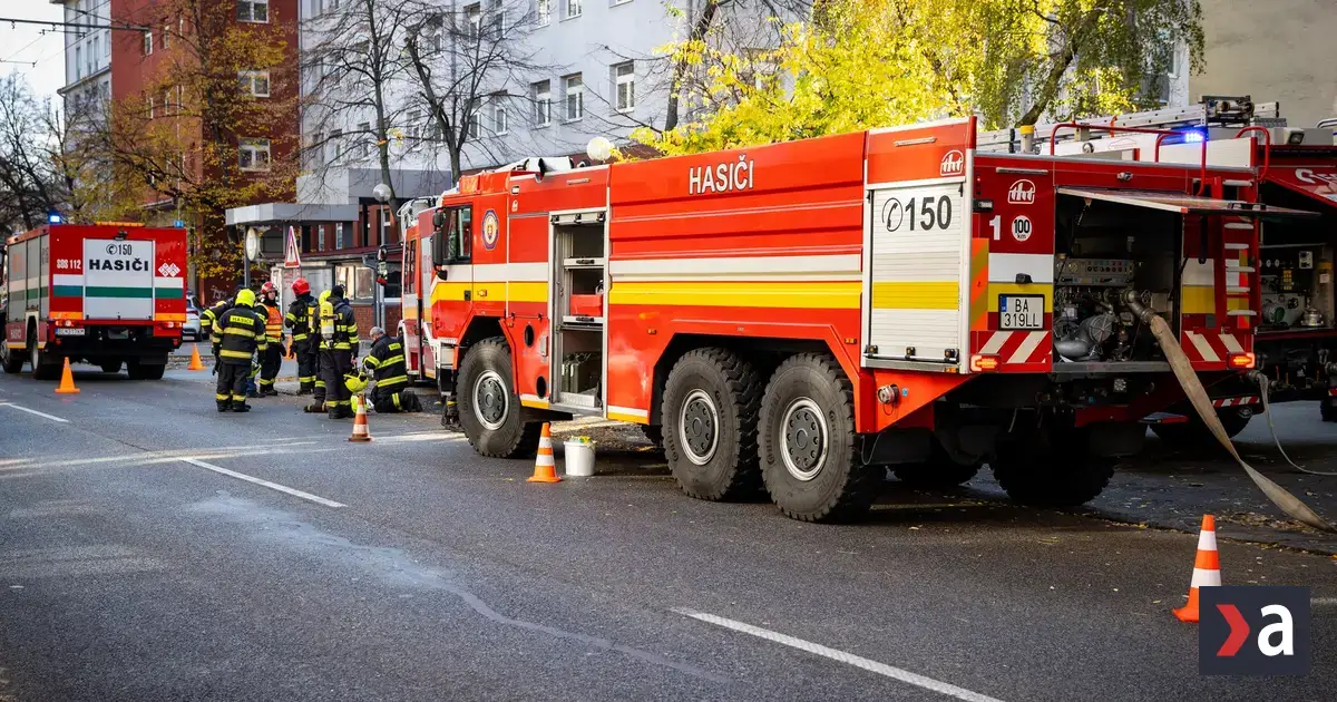 Vo Svidníku horel balkón bytového domu, škoda približne 10-tisíc eur