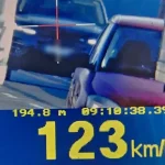 Vodič prekročil rýchlosť v obci o 53 km/h, prišiel o vodičák