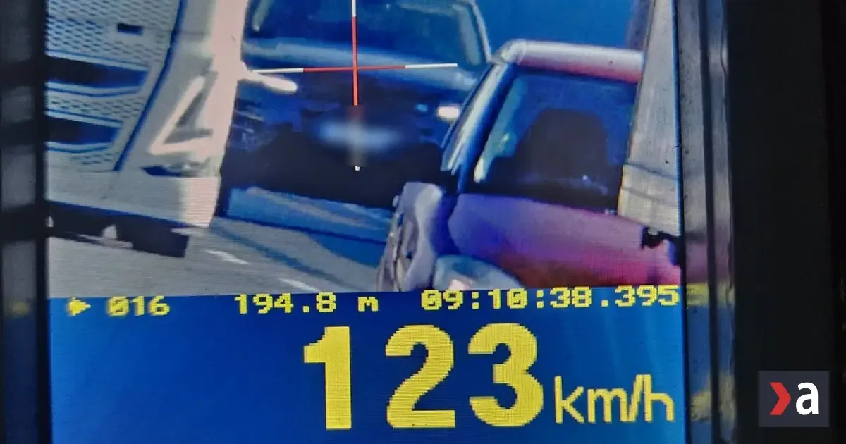 Vodič prekročil rýchlosť v obci o 53 km/h, prišiel o vodičák