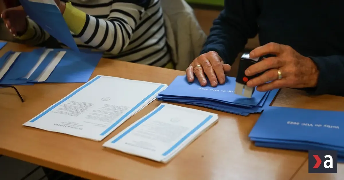Voľby 2026: Volebné miestnosti sa čoskoro zatvoria, prvé výsledky na ceste