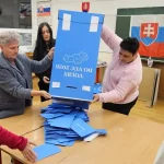 Z volieb sa nedajú robiť politické závery, vraví premiér. Prezident poďakoval za účasť