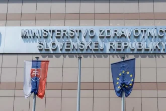 Zmeny v pandemickej komisii prinesú menej stálych členov a online rokovania